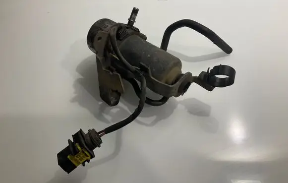 Mercedes-Benz E W212 Vacuum pump A0004302832 132450277 86422823