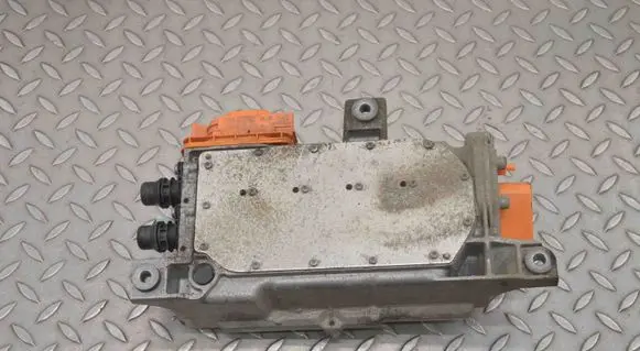 Voltage converter inverter
