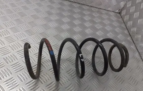 Volkswagen Polo IV 9N3 Front coil spring