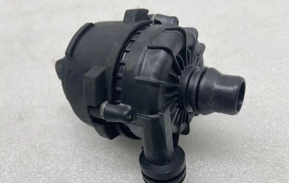 BMW i4 Electric auxiliary coolant/water pump 945503406