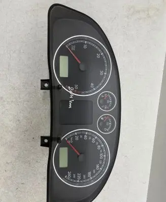 Volkswagen PASSAT B5.5 Speedometer (instrument cluster) 3B0920805A VWZ7Z0A3594247