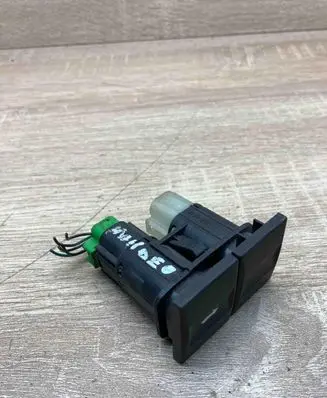 Ford Mondeo Mk III Tailgate opening switch 1S7T19B514AA