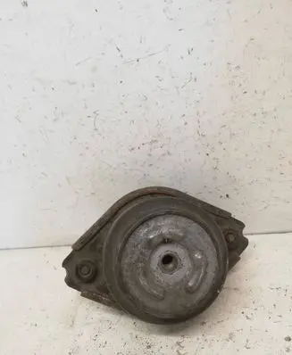 Mercedes-Benz R W251 Engine mount bracket