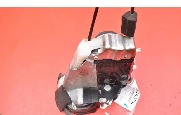 Toyota Prius (XW30) Rear door lock 