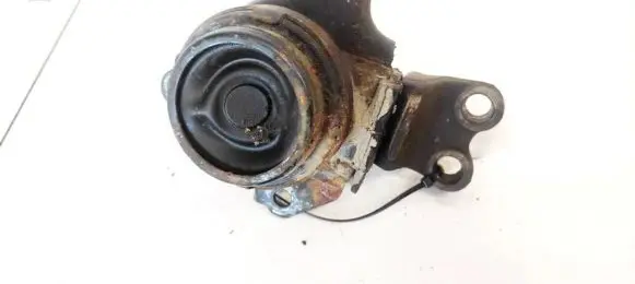 Honda CR-V Engine mount bracket