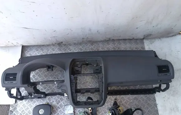 Volkswagen Golf V Dashboard