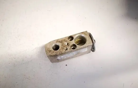 Nissan Almera Tino Air conditioning (A/C) expansion valve 