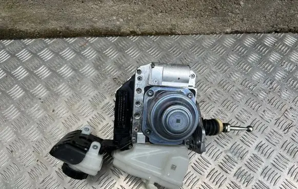 Volvo XC60 ABS Pump 32333638