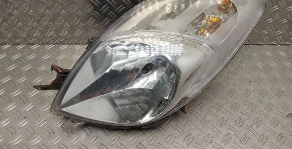 Toyota Yaris Headlight/headlamp