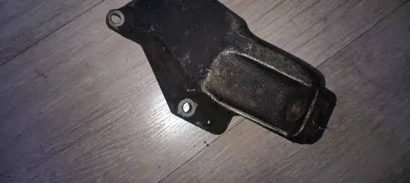 Audi A4 S4 B5 8D Engine mounting bracket 8d0199307h