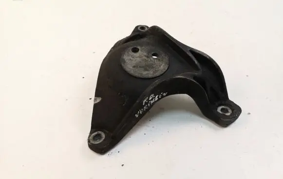 BMW 5 E39 Engine mounting bracket