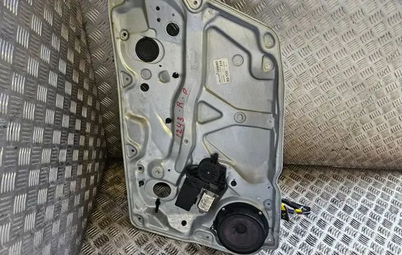 Volkswagen PASSAT B5 Front door window regulator with motor 3B4837756D 166080