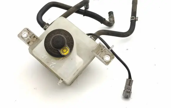 Toyota Prius (XW30) Brake fluid reservoir