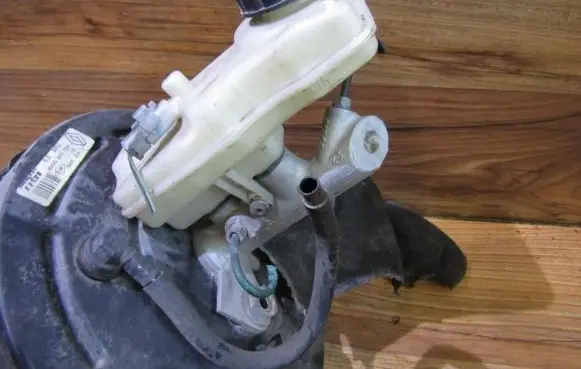 Renault Scenic II - Grand scenic II Master brake cylinder