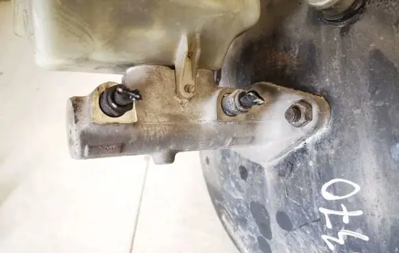 Master brake cylinder