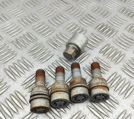 Audi Q5 SQ5 FY Nuts/bolts 8R0698139