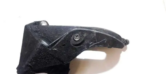Volvo S40, V40 Engine mounting bracket