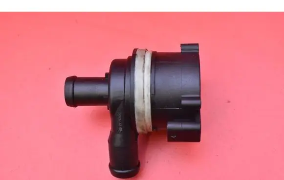Audi Q5 SQ5 8R Water pump V10160038