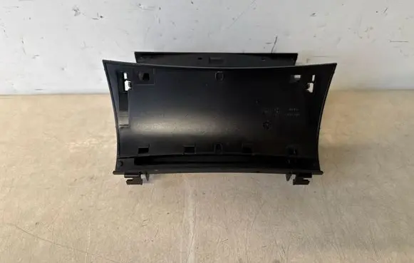 Mercedes-Benz CLS C219 Car ashtray A2116802852