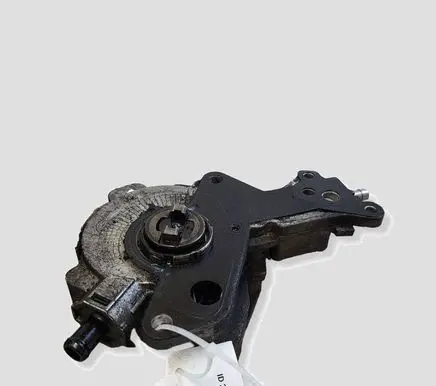 Volkswagen Golf V Vacuum pump 038145215