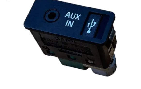 BMW 5 F10 F11 AUX in-socket connector 9189176