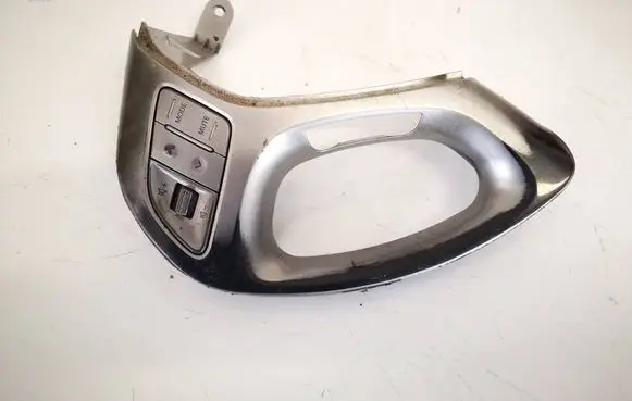 Steering wheel buttons/switches