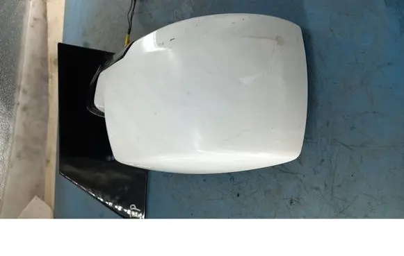 Nissan Quest Front door electric wing mirror 