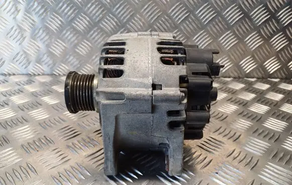 Renault Kangoo II Generator/alternator 231007033R 216022483 2606523B