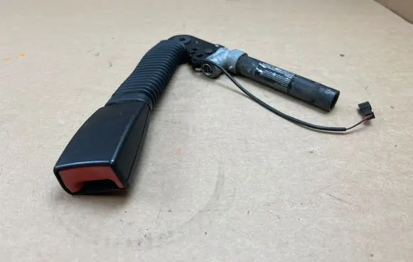 BMW 5 F10 F11 Front seatbelt buckle 615796400B