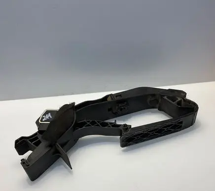 Mercedes-Benz E W211 Accelerator throttle pedal A1713000104 1713000104