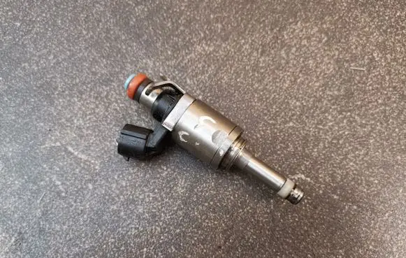 Mazda CX-3 Fuel injector PE0113250B