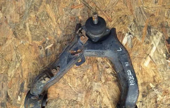 Mitsubishi Pajero Front upper control arm/wishbone 