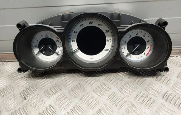 Mercedes-Benz CLS C218 X218 Speedometer (instrument cluster) A2189007402