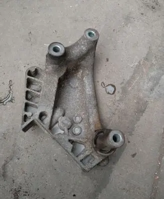 Skoda Octavia Mk3 (5E) Engine mounting bracket 04L199207
