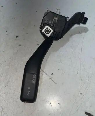 Volkswagen Golf V Indicator stalk 01103500