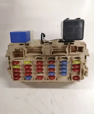 Nissan X-Trail T30 Fuse module A051