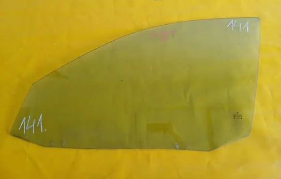 Volkswagen Golf IV Front door window glass four-door