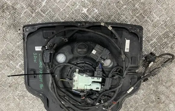 Porsche Cayenne (92A) AdBlue liquid reservoir 