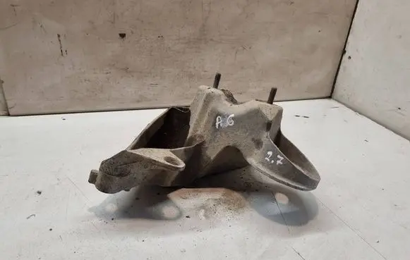 Audi A6 S6 C6 4F Engine mounting bracket 4F0199352E