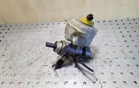 Master brake cylinder