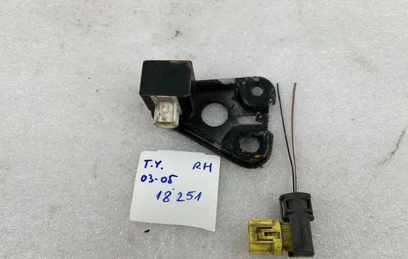 Toyota Yaris Airbag deployment crash/impact sensor 8917352040 NR1