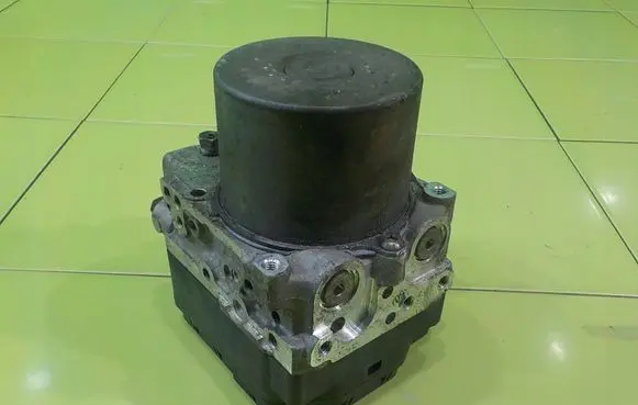 Toyota Urban Cruiser (XP110) ABS Pump 8954152A00