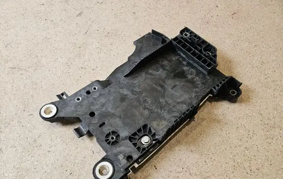 BMW 1 F40 Battery tray 9387574