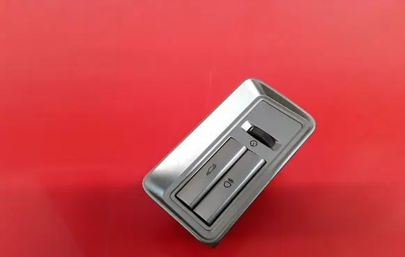 Jaguar XF Tailgate opening switch 8X2311654AB 03037010