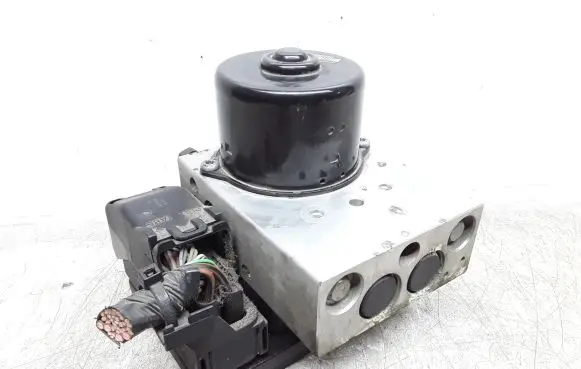 Volvo XC70 ABS Pump 30793445
