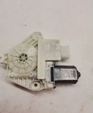 BMW 5 G30 G31 Front door window regulator motor 7455082