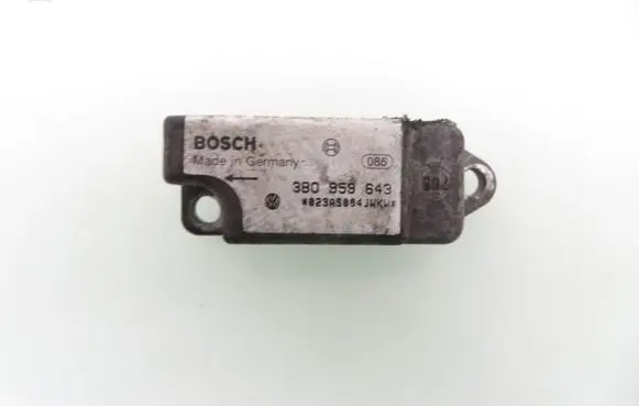 Volkswagen PASSAT B5 Airbag deployment crash/impact sensor 3B0959643 0285001177