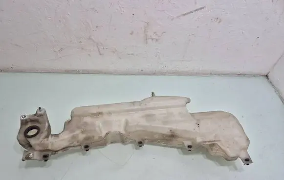 Mitsubishi Pajero Windshield washer fluid reservoir/tank HLC37055