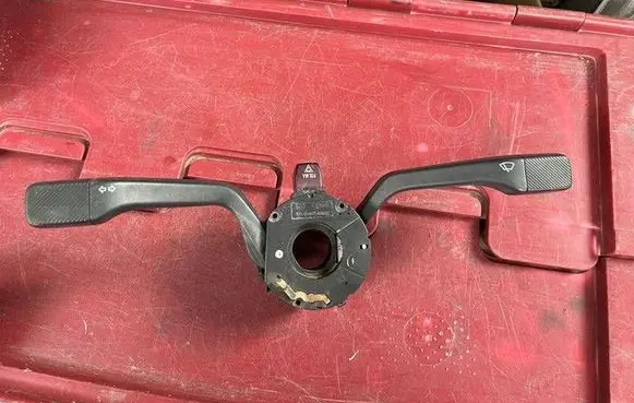 Volkswagen PASSAT B3 Wiper turn signal indicator stalk/switch 88S97 333953503