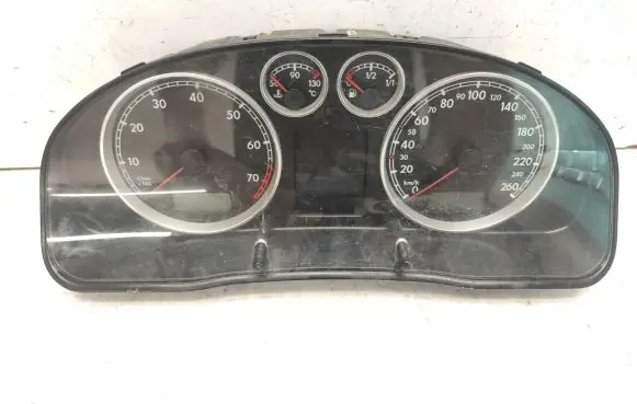 Volkswagen PASSAT B5.5 Speedometer (instrument cluster) 3B0920925A 110080052